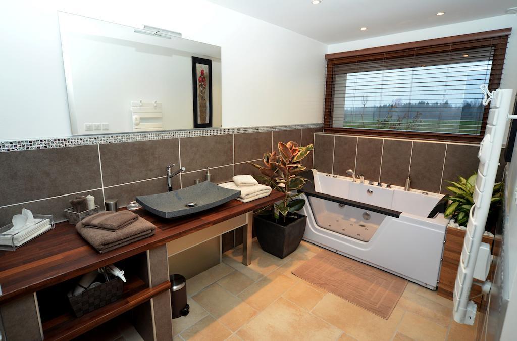 Domaine De La Garde Bed & Breakfast Vonnas Bilik gambar